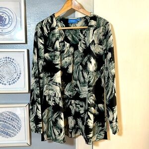 Simply Vera Vera Wang Women’s Ruffle Hem Black and Green Patterned Blouse Size L